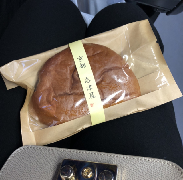 京都　志津屋　クリームパン