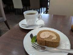 長野のおみやげ 旧軽モカロールケーキ