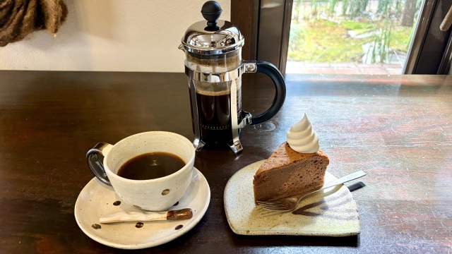 丸山珈琲のブレンド・クラシック1991とチョコレートケーキ