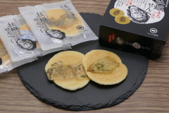 広島のおみやげ マルイチ商店 牡蠣まるごとせんべい