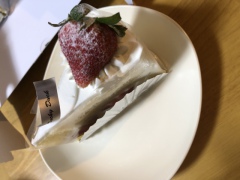東京のおみやげ ダッキーダック ストロベリーショートケーキ